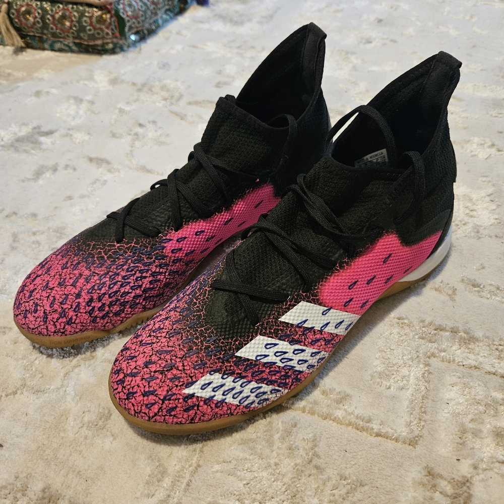 Mens Adidas Predator Indoor Soccer Shoe Pink/Black Sz 9